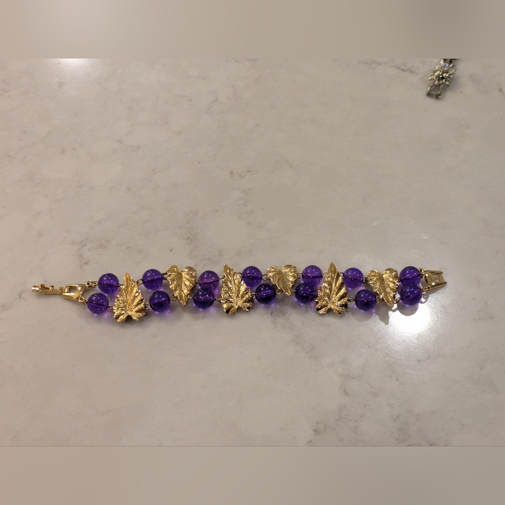Vintage Purple Lucite And Gold Tone Leaves  Braclet 7"